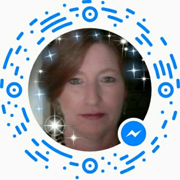 Profile Picture of Amanda Moses (@amoses1007) on Poshmark