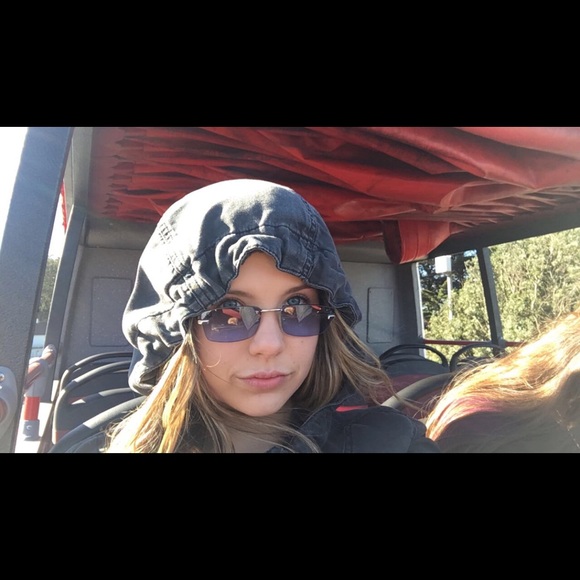 Profile Picture of Ingrid Pethel (@ingridpethel) on Poshmark