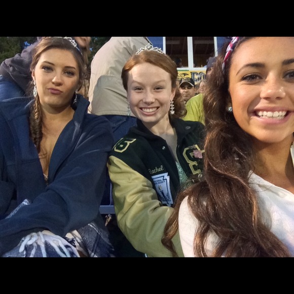 Profile Picture of Venier Venier (@15venierj) on Poshmark