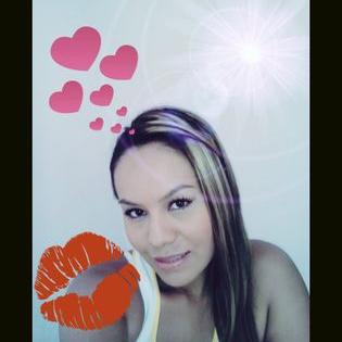 Profile Picture of Andrea Leal (@andrealeal1984) on Twitter