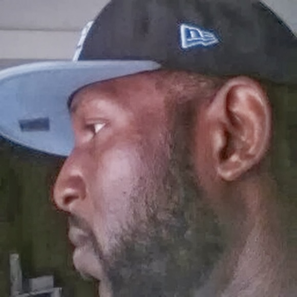 Keenan Scott sr - Poshmark Profile Picture of Keenan Scott sr (@kscottsr) on Poshmark