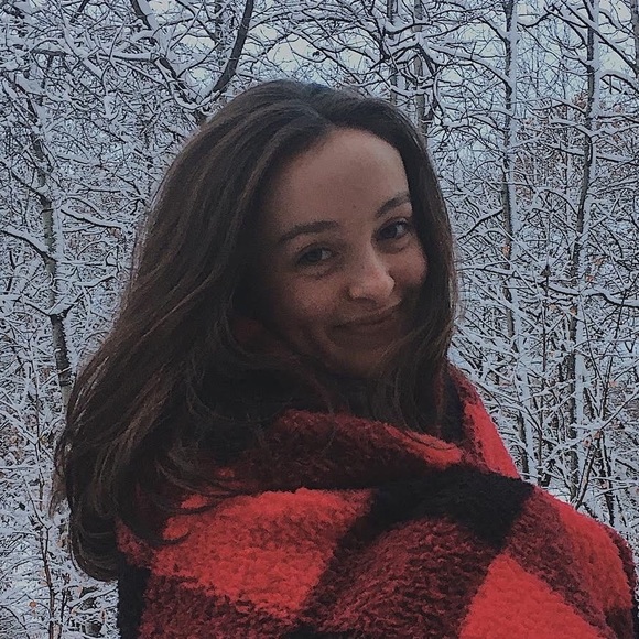 Profile Picture of Isabelle Chabin (@ichabin15) on Poshmark