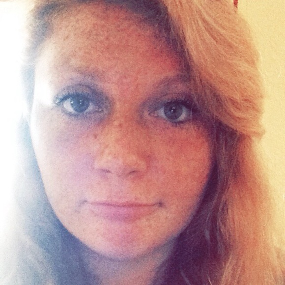 Profile Picture of Kylee Compton (@kyleecompton) on Poshmark