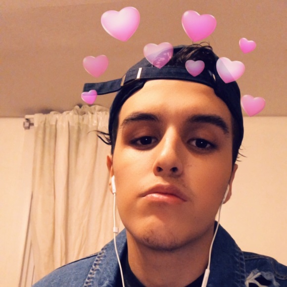 Profile Picture of Chris Mota (@cmvp_17) on Poshmark