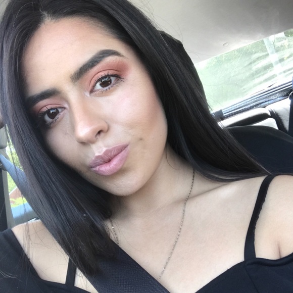 Profile Picture of Lizeth Padron (@lpdron) on Poshmark