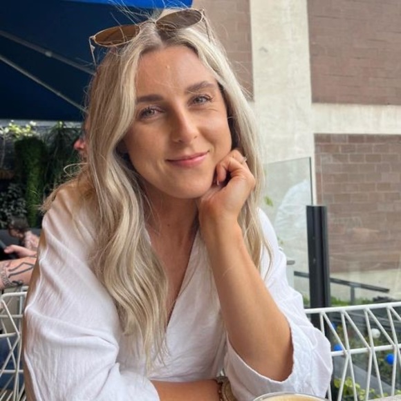 Profile Picture of Jordan Newling (@jordannewling) on Poshmark