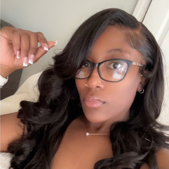 Profile Picture of Emecia Vaughn (@emeciav21) on Poshmark