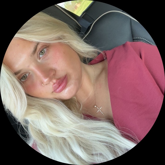 Profile Picture of Lena Chriscoe (@lena_chriscoe) on Poshmark