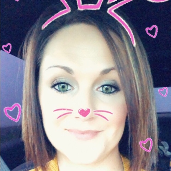 Melissa Beseda - Poshmark Profile Picture of Melissa Beseda (@mbeseda) on Poshmark