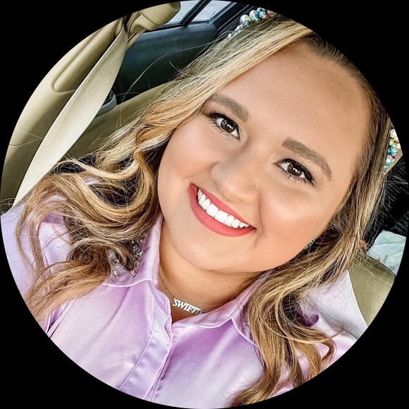 Profile Picture of Hailey Coffey (@haileycoffey01) on Poshmark