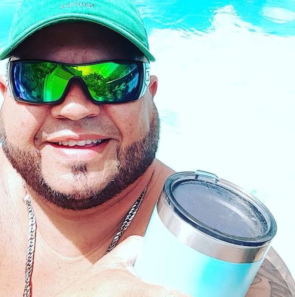 Profile Picture of Ivan Rosado (@gordoiva) on Poshmark