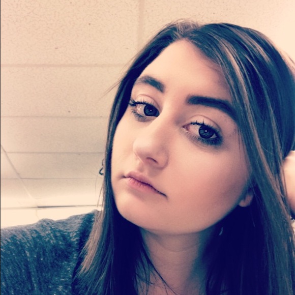 Profile Picture of Bailey Duis (@bigbay21) on Poshmark