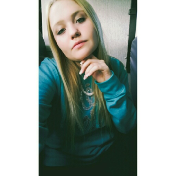 Profile Picture of Madison Molchan (@fab_molchan11) on Poshmark