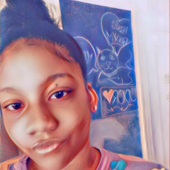 Profile Picture of Chy Menter (@chynadahl143) on Poshmark