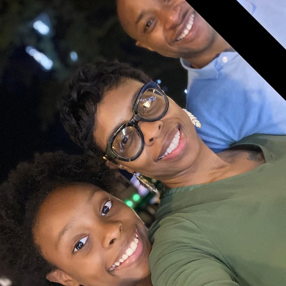 Profile Picture of Andrea Benjamin (@anbenjamin022) on Poshmark