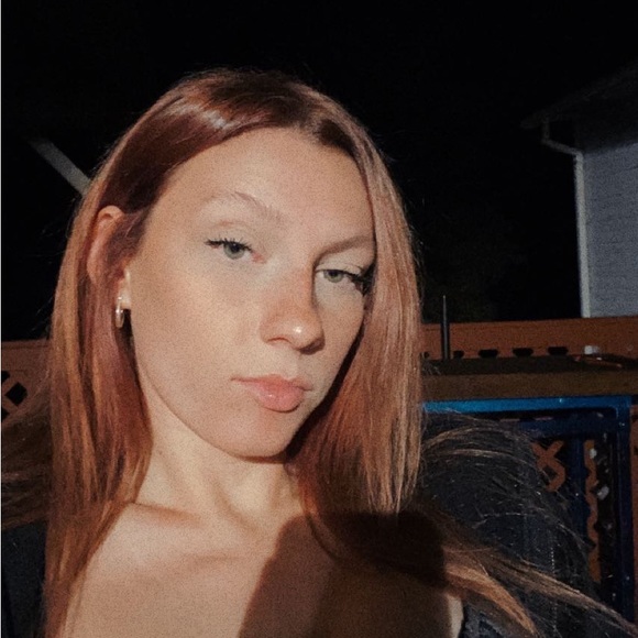 Profile Picture of Lauren Dallape (@laurendallape) on Poshmark