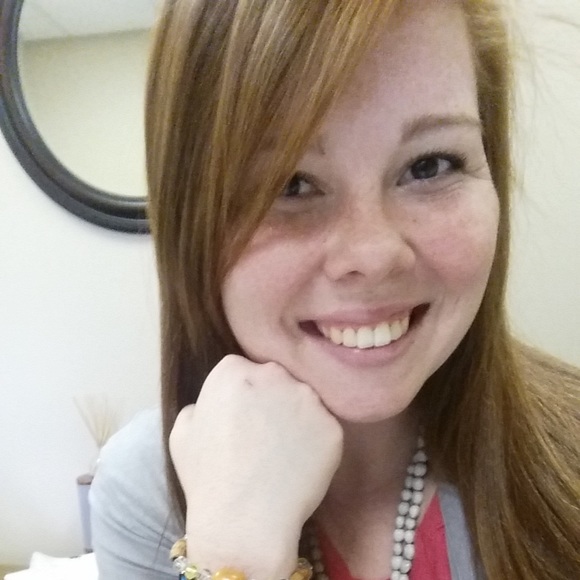 Profile Picture of Amanda Schwiening (@amandaks23) on Poshmark