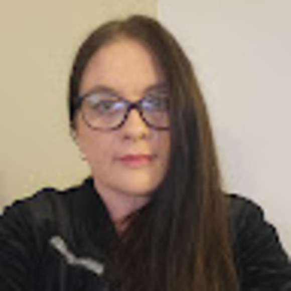 Profile Picture of Lynn Dawes (@lynnettedawes) on Poshmark