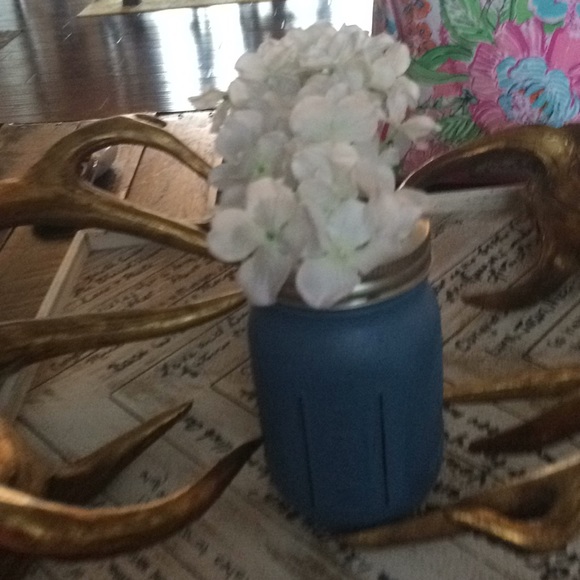 Profile Picture of Dora Tawney (@doratawney) on Poshmark