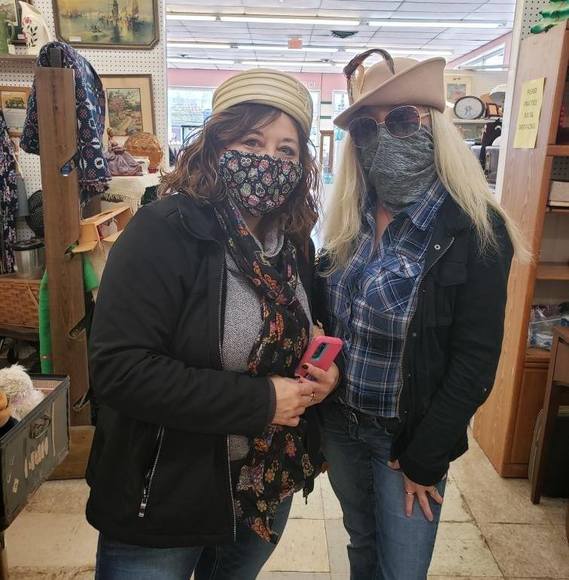 Profile Picture of Tiffany n matthew Renn (@1tiff) on Poshmark