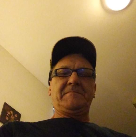 Jeffrey Vanburen - Poshmark Profile Picture of Jeffrey Vanburen (@jeffreyvanburen) on Poshmark