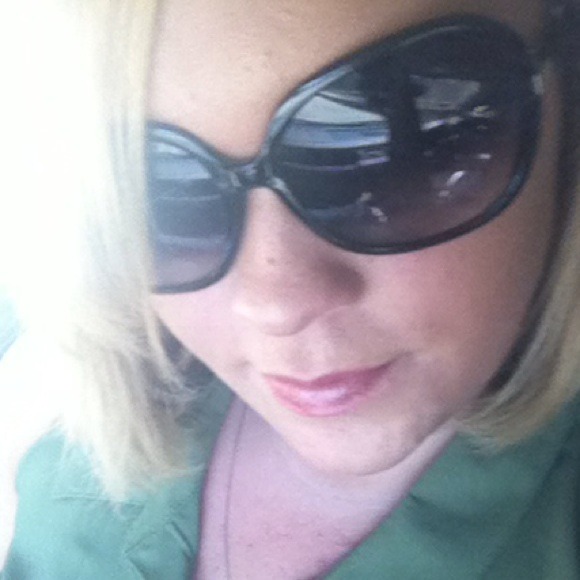 Profile Picture of Bryttany Freeman (@beachinbeauty) on Poshmark