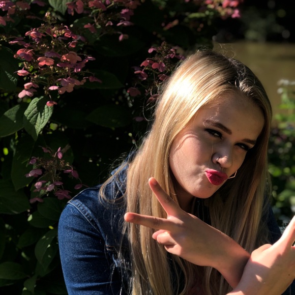 Profile Picture of Carlye Mcwilliams (@cjmic17) on Poshmark
