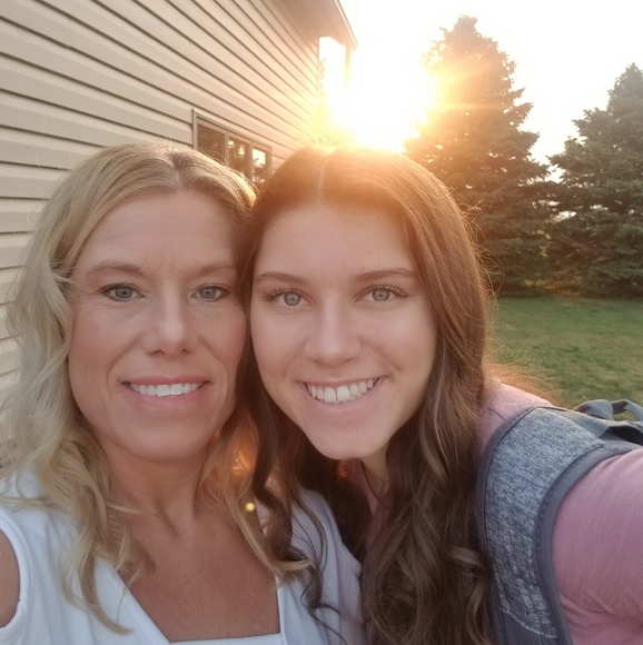 Profile Picture of Trisha Winkowitsch hengeveld (@thengeveld) on Poshmark