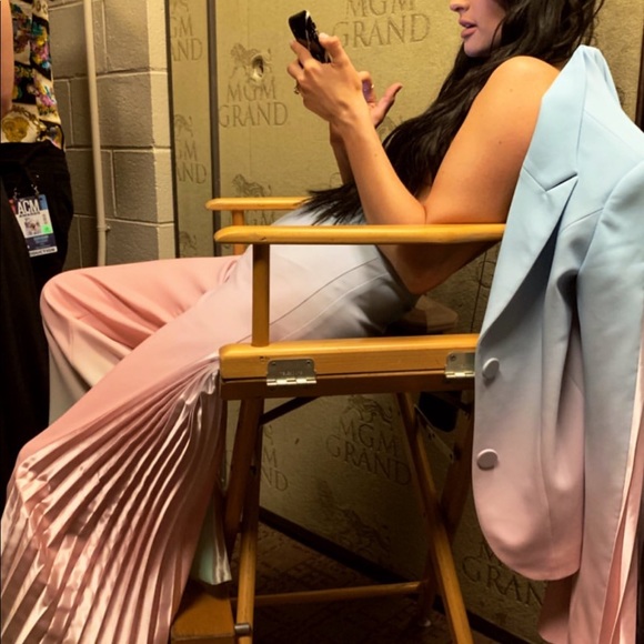 Profile Picture of Kristin Kinowski (@greatshapekk) on Poshmark