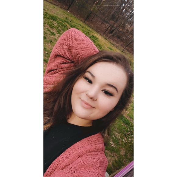 Profile Picture of Emily Wyatt (@emily4256) on Poshmark