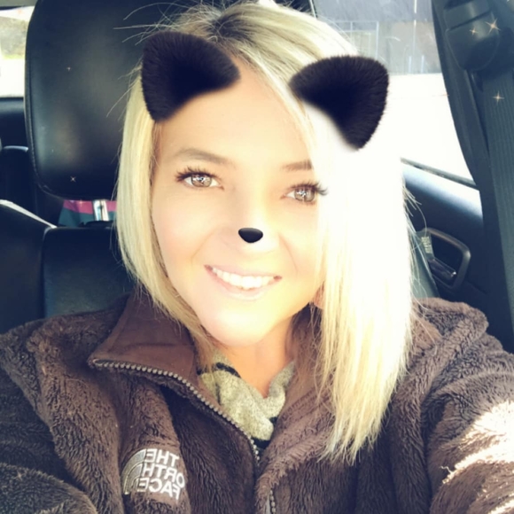 Profile Picture of Deanna Ringstaff (@deannaringstaff) on Poshmark