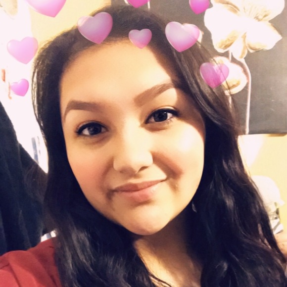 Profile Picture of Cassandra Sauceda (@cassixo) on Poshmark