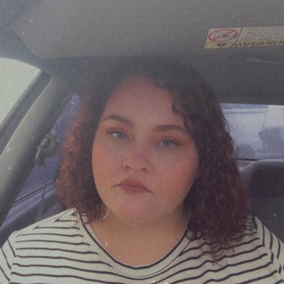 Profile Picture of Taylor Gugliotta (@taylorgugliotta) on Poshmark