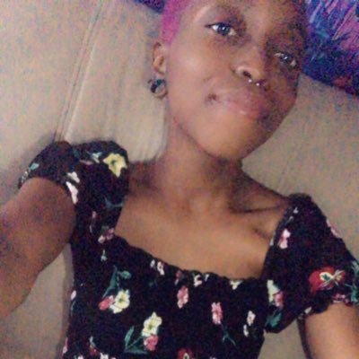 Profile Picture of Roxanne Richards (@RoxiPickles) on Twitter
