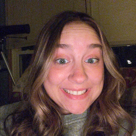 Profile Picture of Amy Higgins (@amygene_33) on Poshmark