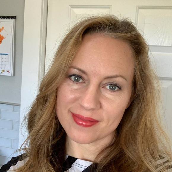 Profile Picture of Jodi Newton (@bostongirl14) on Poshmark