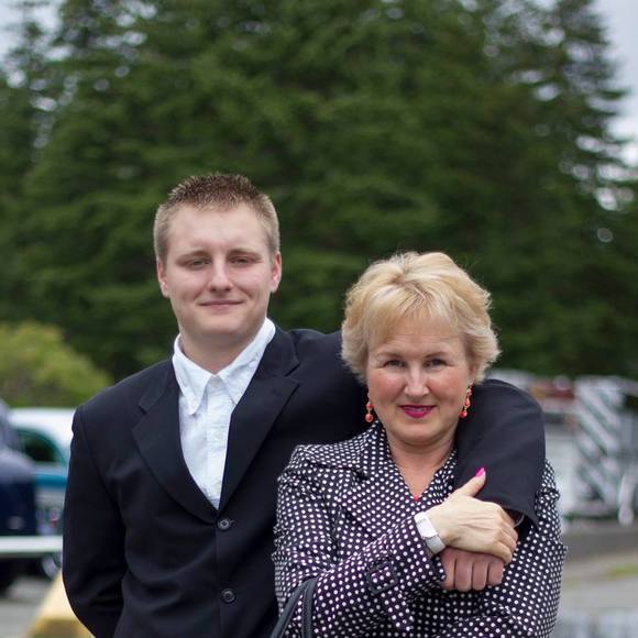 Lynne Batstone - Poshmark Profile Picture of Lynne Batstone (@lbatstone) on Poshmark