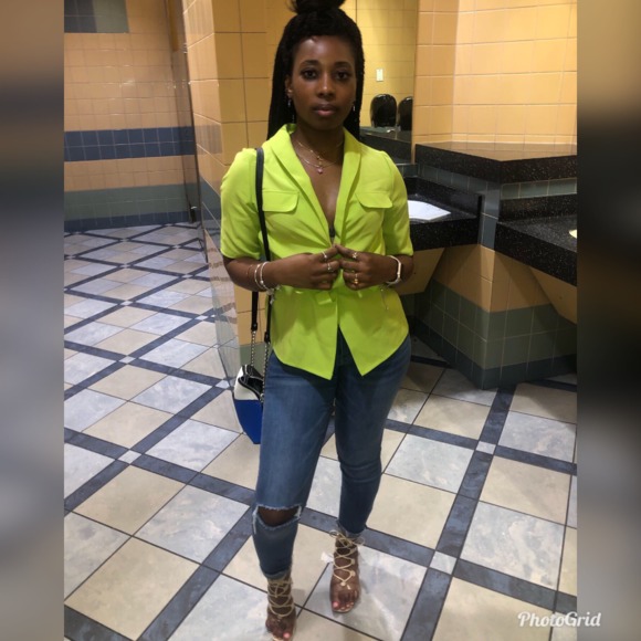 Profile Picture of Jakwonna Linen (@prettypoison24) on Poshmark