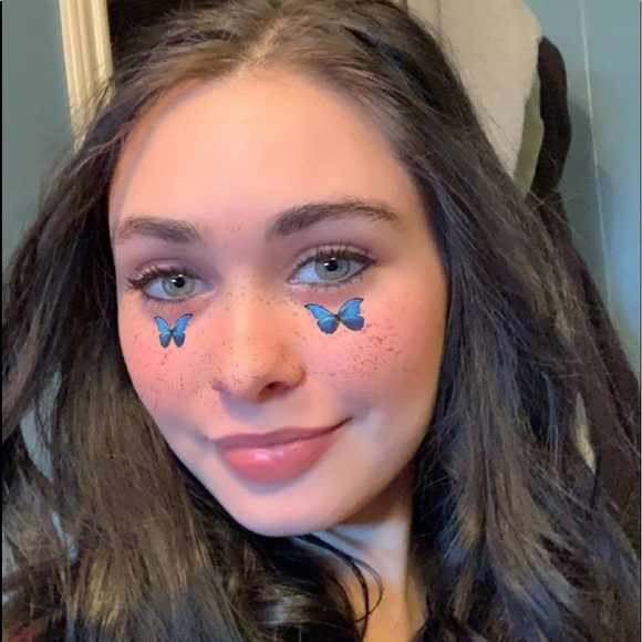 Profile Picture of Ava Thibodeaux (@thibodeaux_ava) on Poshmark