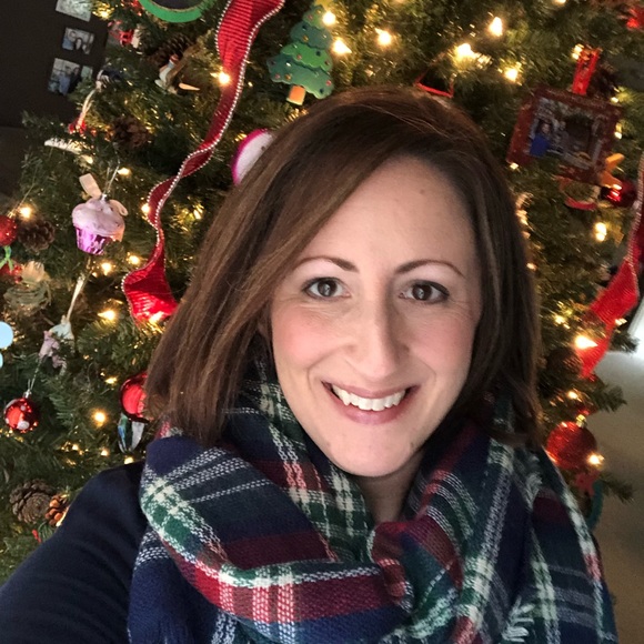 Profile Picture of Jenn Meaders (@jennmeaders1) on Poshmark