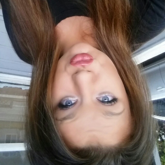 Raychel Towell - Poshmark Profile Picture of Raychel Towell (@rayvhelt93) on Poshmark