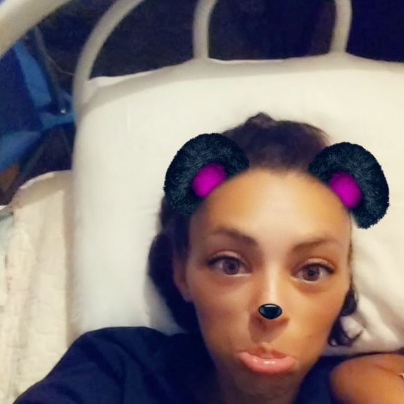 Profile Picture of Amber Brooks (@brooksa1216) on Poshmark