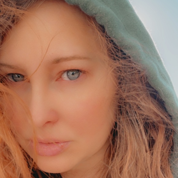 Profile Picture of Jessica Constantino (@jessicon1) on Poshmark