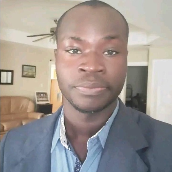 Tony Destenor - Poshmark Profile Picture of Tony Destenor (@tonydestenor04) on Poshmark