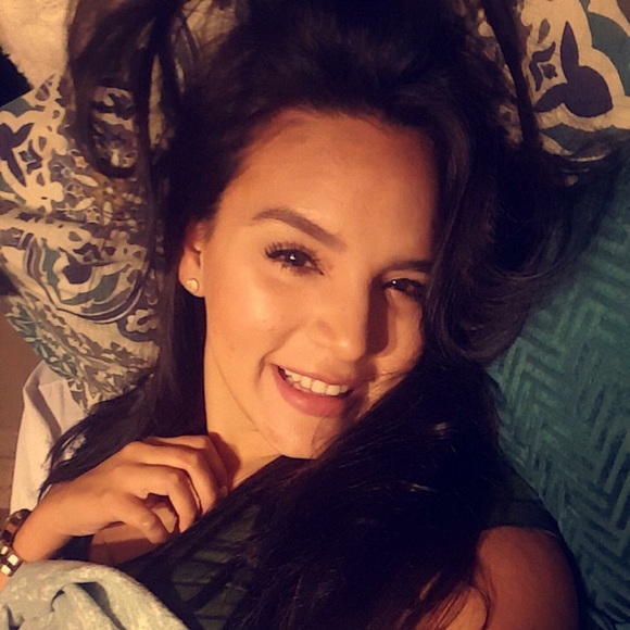 Profile Picture of Mariana Bertolotti (@marianab21) on Poshmark