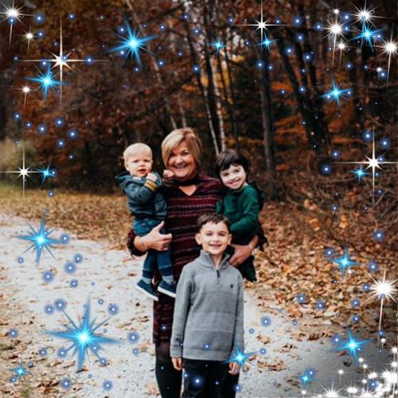 Profile Picture of Lois Walraven (@flodriver1) on Poshmark