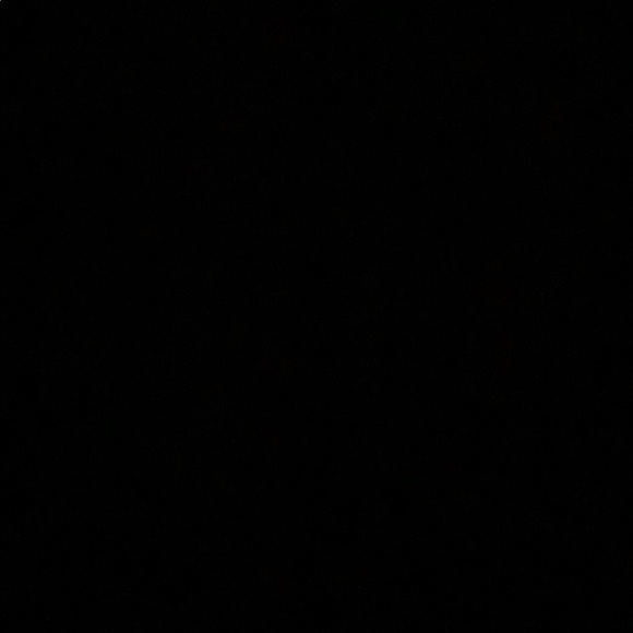 Profile Picture of Amberia Lyons (@amberialyons) on Poshmark