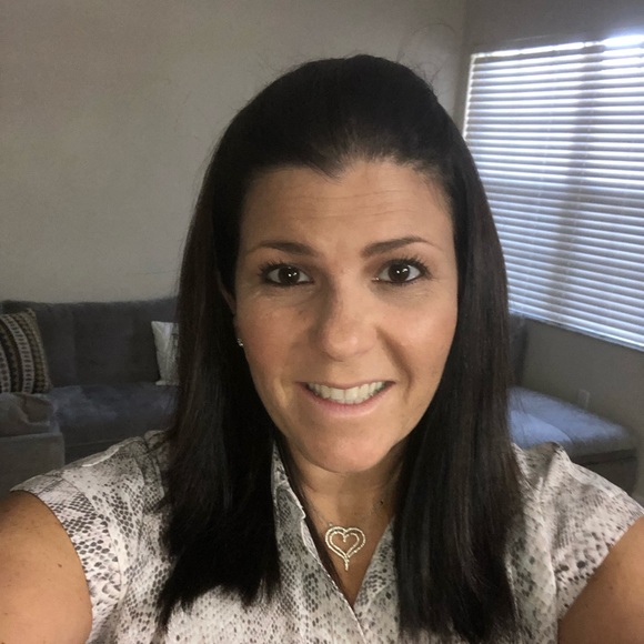 Nicky Tesser - Poshmark Profile Picture of Nicky Tesser (@nickyt3079) on Poshmark