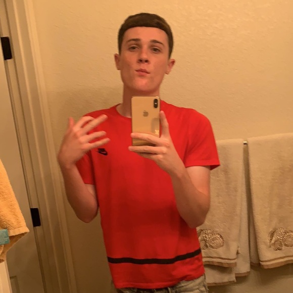 Profile Picture of Tyler Winter (@tylerwinter_) on Poshmark