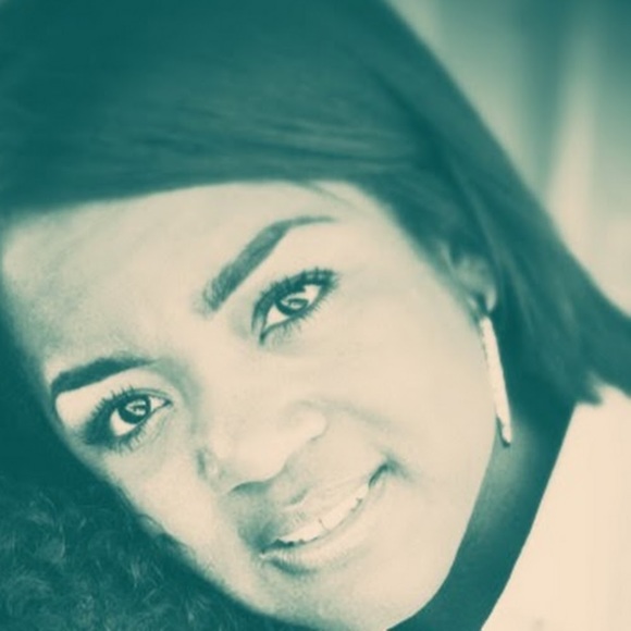 Profile Picture of Kim Lang (@kimlang52) on Poshmark